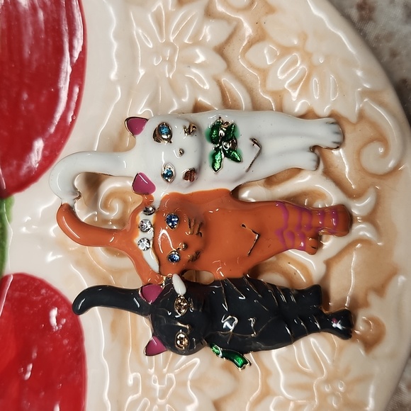 Vintage 3 Cat Christmas Brooch - Picture 4 of 4